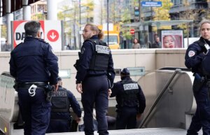 Policas franceses disparan a una mujer que amenazaba a los pasajeros en el metro de Pars