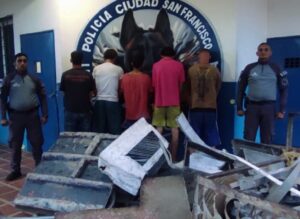 Polisur detiene cinco sujetos por hurto de dos embarcaciones y material estratégico