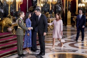 Primera recepción en el Palacio Real y 'besamanos' con 2.000 invitados para la Princesa Leonor
