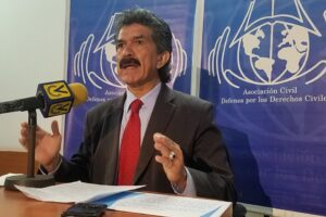 Rafael Narváez condena que Gobierno canjee "como barajitas"