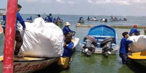 Recolectan más de siete toneladas de plástico en el Lago de Maracaibo