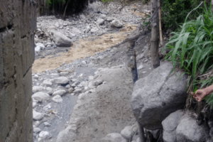 Reportan desbordamiento de Caño Bubuquí y varias casas inundadas tras fuertes lluvias en el estado Mérida