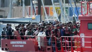 Rescatados en aguas canarias al menos 439 migrantes en ocho embarcaciones