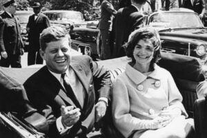 Revelan imágenes inéditas de John F. Kennedy una hora antes de ser asesinado en 1963