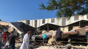 Al menos 10 muertos en desplome del techo de una iglesia en México