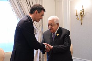 Sánchez traslada a Mahmud Abbas la solidaridad de España "con el sufrimiento de la población en Gaza"