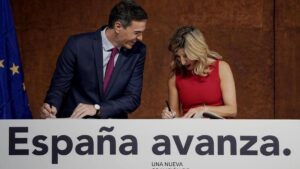 Sánchez y Díaz presentan el acuerdo programático alcanzado entre PSOE y Sumar para un nuevo Gobierno
