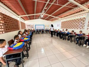 Santaella: Iniciamos el año escolar con alegría