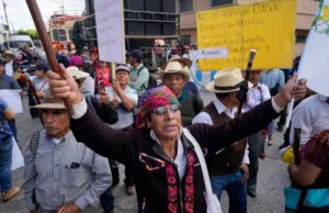 Siguen los bloqueos y las protestas en Guatemala: “Que renuncien los que cometen injusticias contra la democracia” - AlbertoNews