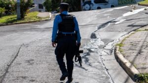 Tirotean a dos policías en el Caribe hondureño