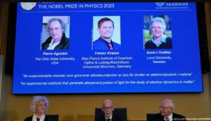 Tres científicos ganan el Premio Nobel de Física