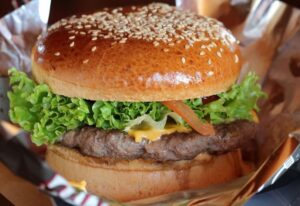 Tres maneras de hacer hamburguesas vegetarianas ricas para los más pequeños de la casa