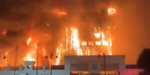 Un gran incendio calcina un edificio policial en la ciudad egipcia de Ismailía