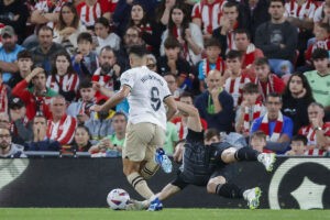 Un osado Valencia obliga al Athletic a salvar un punto en el aadido | LaLiga EA Sports 2023