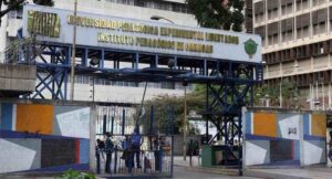 Una estudiante denunció que en el Pedagógico de Caracas no la dejaron entrar porque andaba en vestido