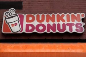 Una mujer de EEUU a la que se le cayó encima un café caliente de Dunkin’ Donuts fue indemnizada con 3 millones de dólares - AlbertoNews