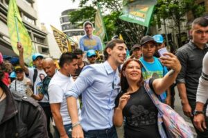 Upegui y Quintero realizan maratón por Medellín para el cierre de campaña