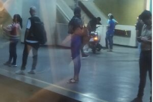 Usuarios del Metro reportan una moto en la estación de Plaza Venezuela