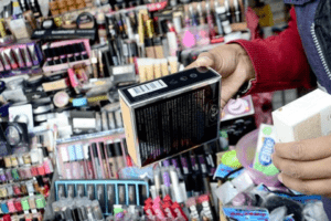 Venezolanos compran productos falsos sin temor a los peligros por el costo asequible