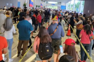 Venezolanos en Miami votan sin inconvenientes en la primaria opositora de este #22Oct