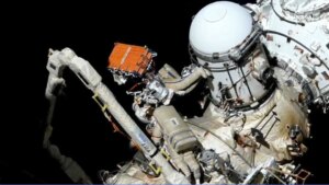 así ha sido la caminata espacial de Rusia para arreglar la tercera fuga de sus módulos de la EEI de este año