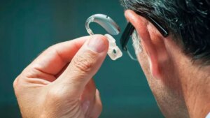lo que esconden los audífonos para resolver la pérdida auditiva