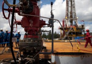 producción petrolera venezolana aumentará un 25% a medida que EE.UU. alivie sanciones