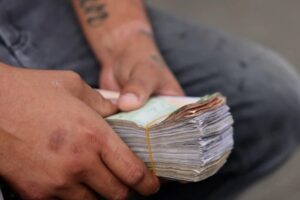 ¿Cómo funcionan las casas de cambio callejera en Caracas?