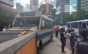 14 personas con heridas leves luego de choque de autobús en Altamira