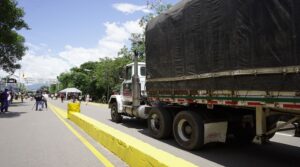 Extienden horario de paso de carga hacia Venezuela desde Colombia
