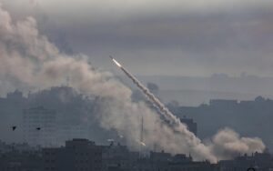 Israel acepta hacer "pausas" militares de cuatro horas en el norte de Gaza - AlbertoNews
