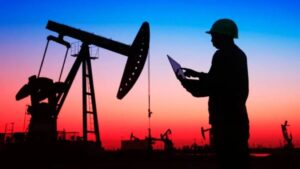AIE revisa al alza previsión de crecimiento de demanda de petróleo en 2024