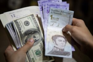 Aguinaldos en Venezuela estarían estancados desde hace dos años, según economista