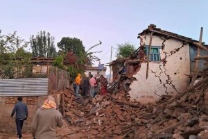 Al menos 132 muertos por un sesmo en Nepal