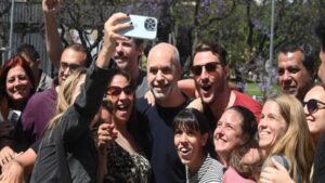 Alcalde de Buenos Aires niega que vaya a ser "ministro de Economía de Massa"