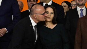BESO NO CONSENTIDO VÍDEO | Un ministro croata se disculpa por tratar de besar a lo Rubiales a su homóloga alemana