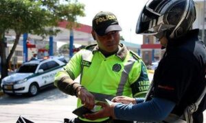 79 motociclistas multados en Barranquilla por llevar parrillero