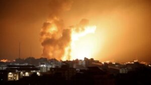 Bombardeo israelí sobre Khan Younis, sur de la Franja de Gaza, deja 26 palestinos asesinados - Yvke Mundial