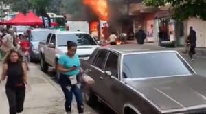 Buseta de transporte público choca y se incendia dejando tres muertos