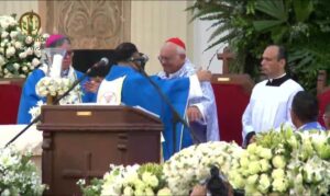 Cardenal Baltazar Porras recibió la Orden Relicario de Oro