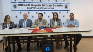 Carlos Pimentel denuncia que amenazaron con detenerlo si entraba al Colegio de Abogados de Carabobo