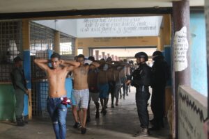Ceballos asegura que se incautaron 171 armas en cárcel de La Pica