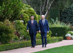 China critica calificativo de "dictador" de Biden a Xi tras su reunión