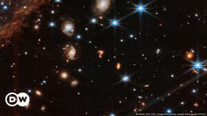 Científicos descubren sistema "monstruo" de estrellas – DW – 02/11/2023