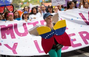 Con alas de mariposas, venezolanos protestaron en rechazo a la violencia contra la mujer