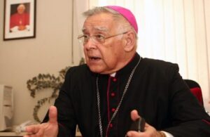 Continúa delicada la salud de Monseñor Roberto Lückert, ex arzobispo de Coro -
