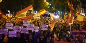 Continúan protestas en España por amnistía a independentistas catalanes