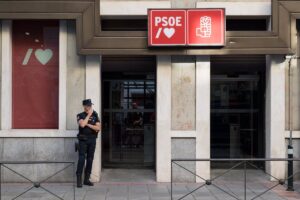 Convocan una concentración en Ferraz para protestar por el pacto del PSOE con ERC y la ley de amnistía
