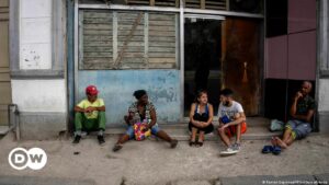 Cubanos protestan por escasez de agua potable en La Habana – DW – 12/11/2023