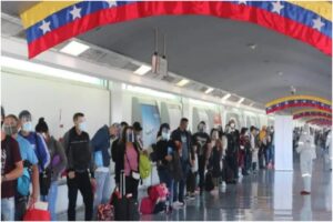 Denuncian que venezolanos que retornaron desde Islandia fueron tratados como deportados (+Video)